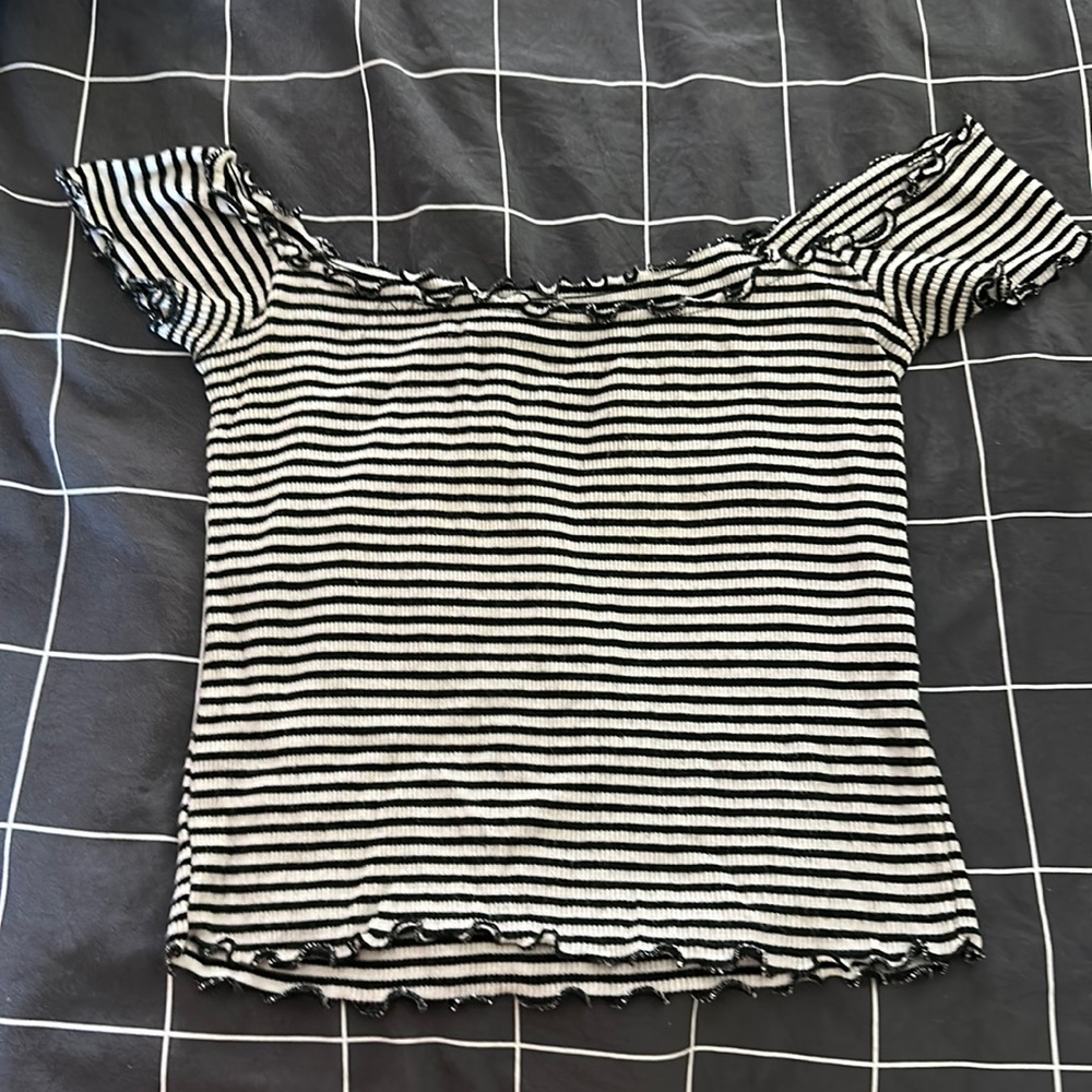 Lettuce hemmed off-shoulder crop top